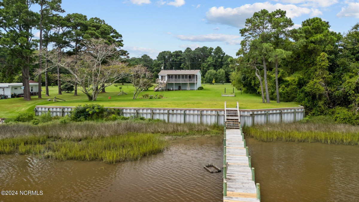 255 Sleepy Point Rd Gloucester, NC 28528