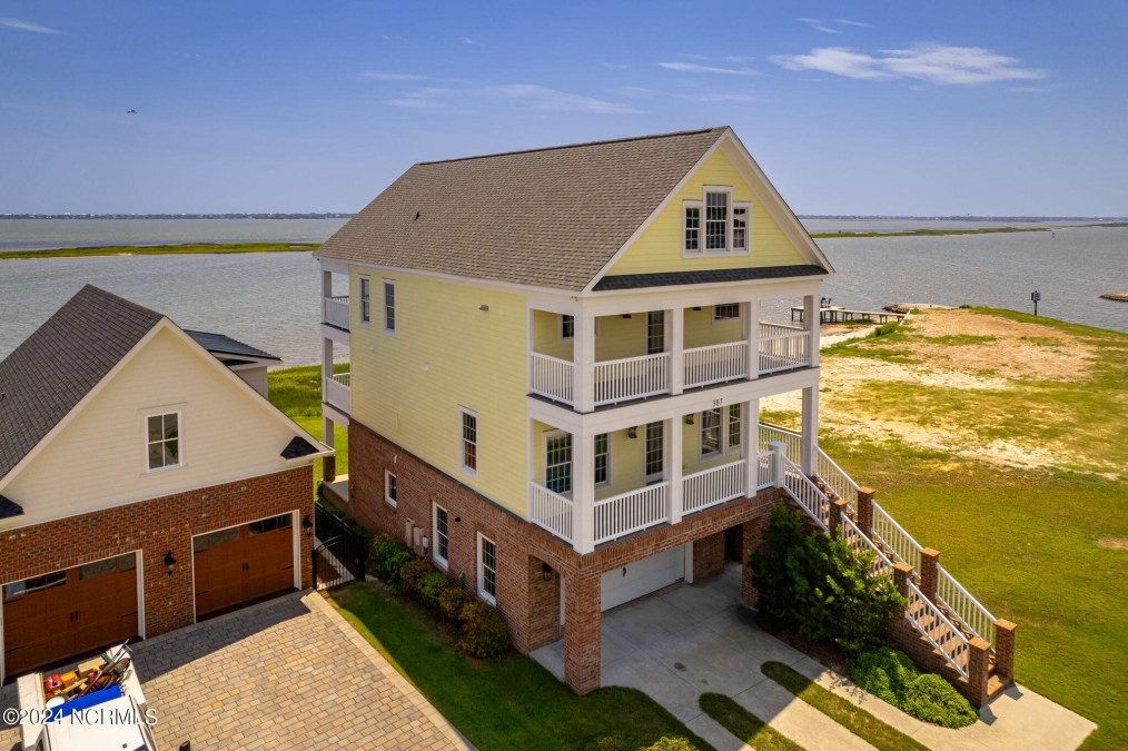 307 Oxton Pl Newport, NC 28570