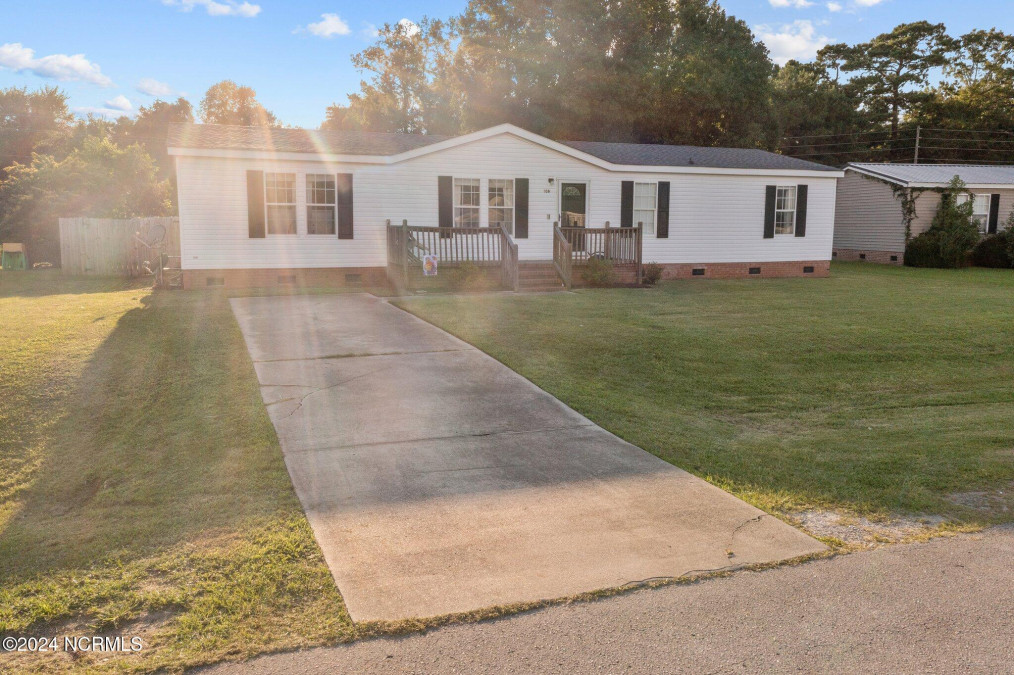 136 Corena Ave Maysville, NC 28555