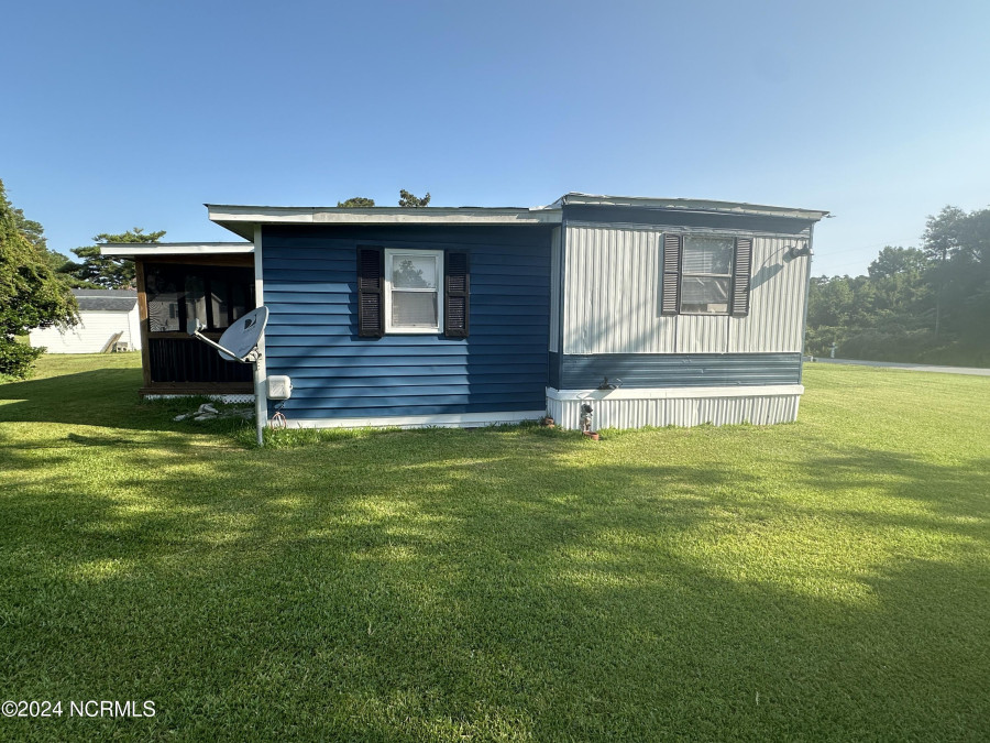 1136 Glancy Rd Swansboro, NC 28584