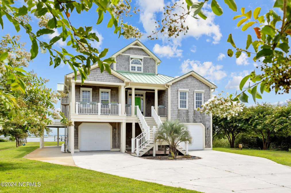 418 Island View Dr Newport, NC 28570