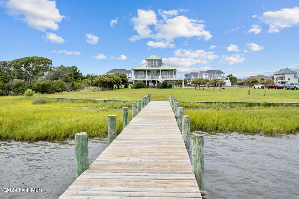 418 Island View Dr Newport, NC 28570