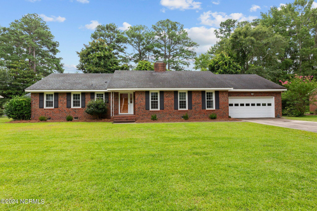 2105 Dallas Dr Kinston, NC 28504