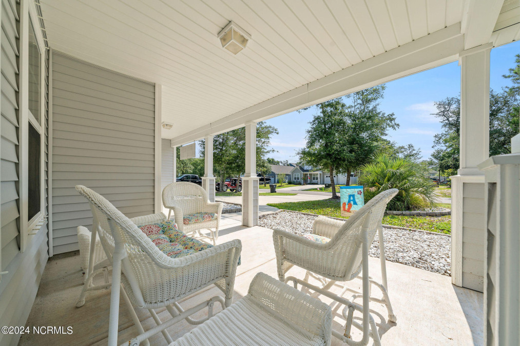 129 9th St Oak Island, NC 28465