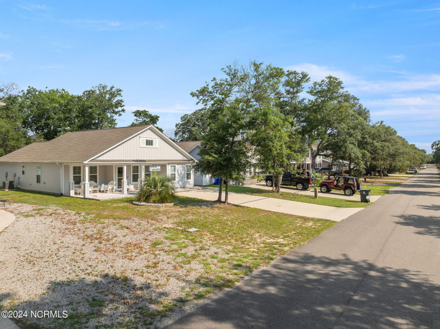 129 9th St Oak Island, NC 28465