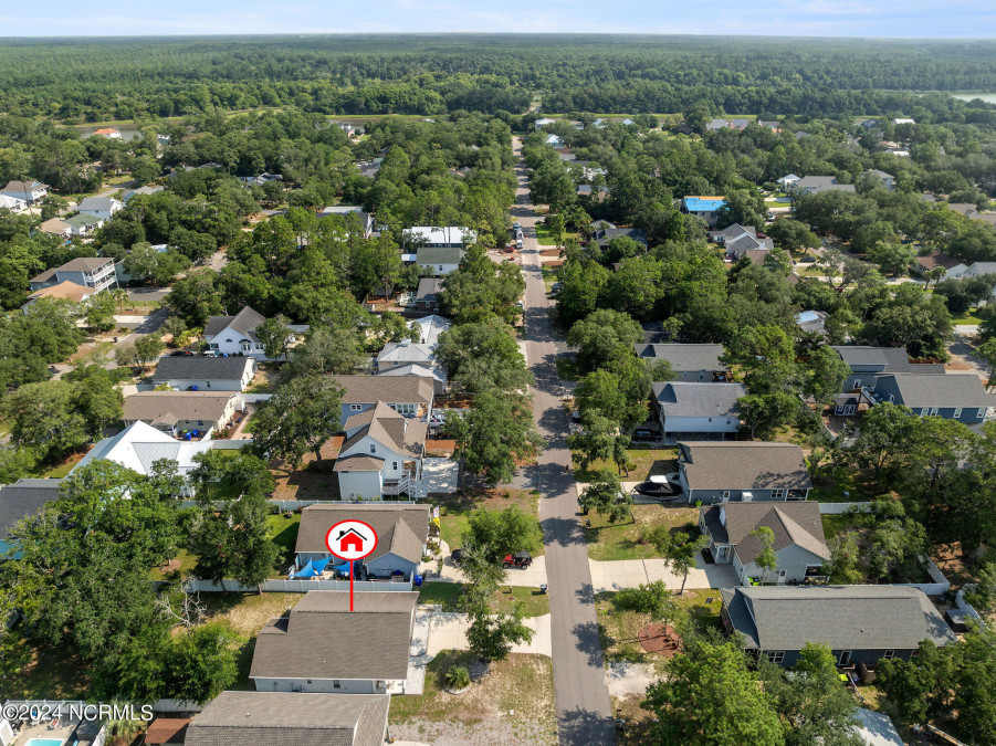 129 9th St Oak Island, NC 28465