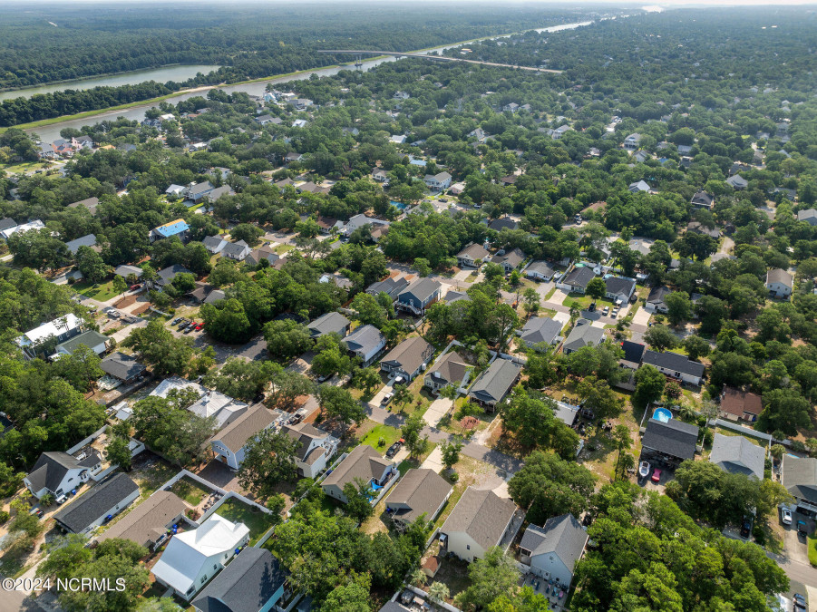 129 9th St Oak Island, NC 28465