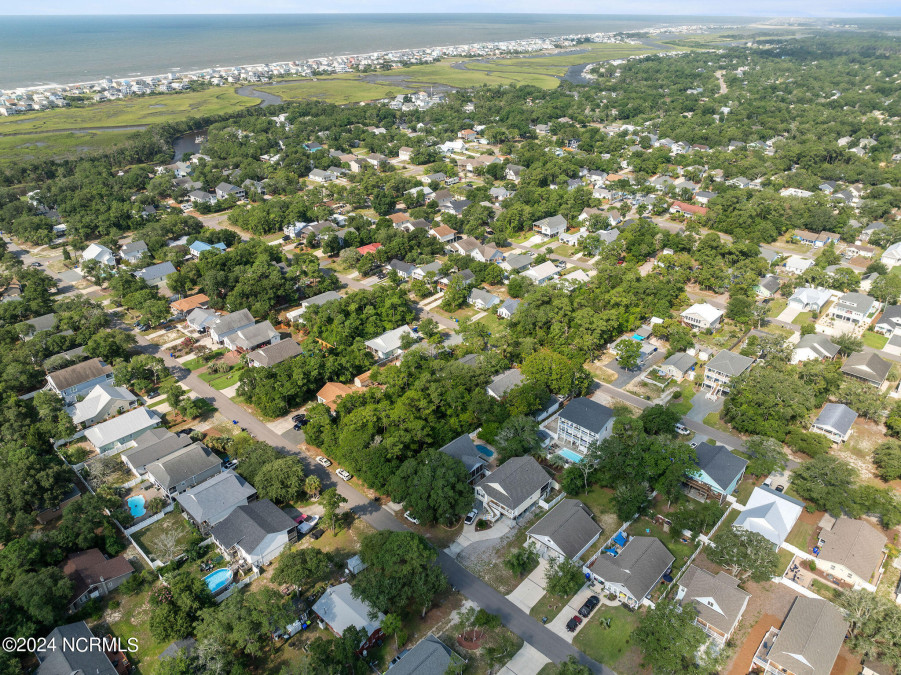 129 9th St Oak Island, NC 28465