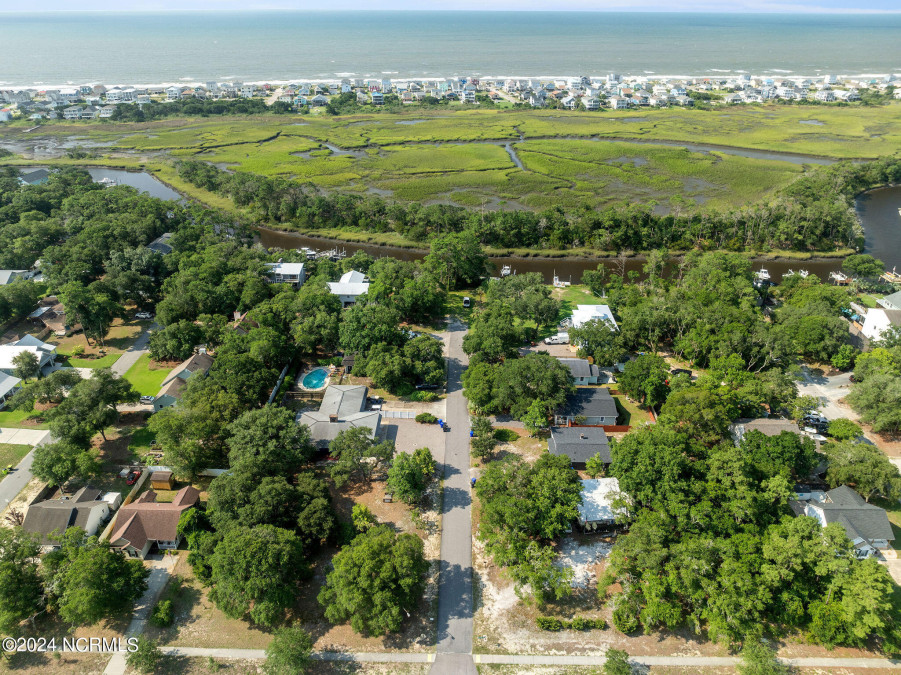 129 9th St Oak Island, NC 28465