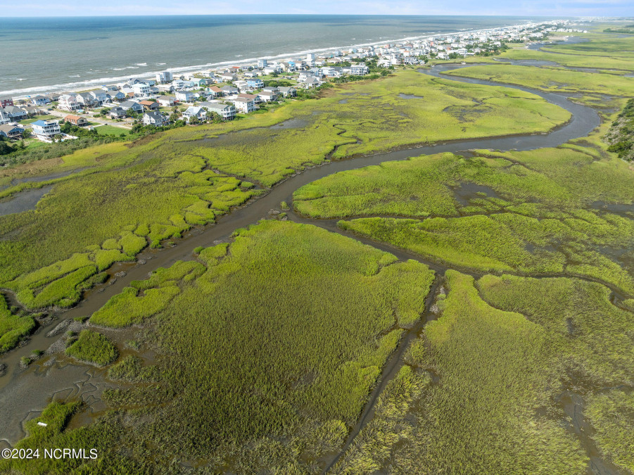 129 9th St Oak Island, NC 28465