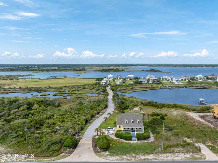 1 Osprey Dr North Topsail Beach, NC 28460