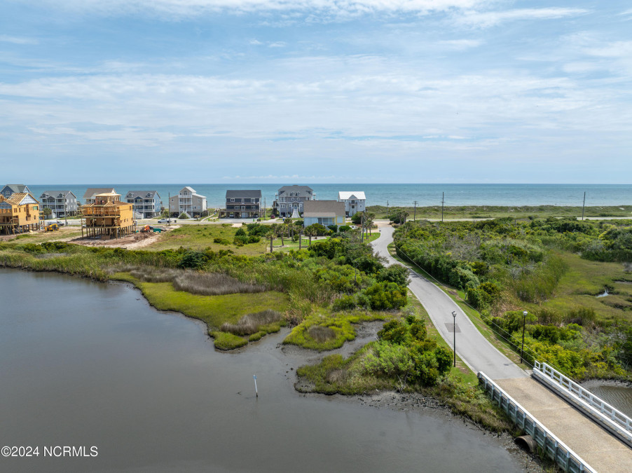 1 Osprey Dr North Topsail Beach, NC 28460