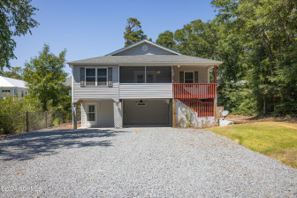 105 15th St Oak Island, NC 28465