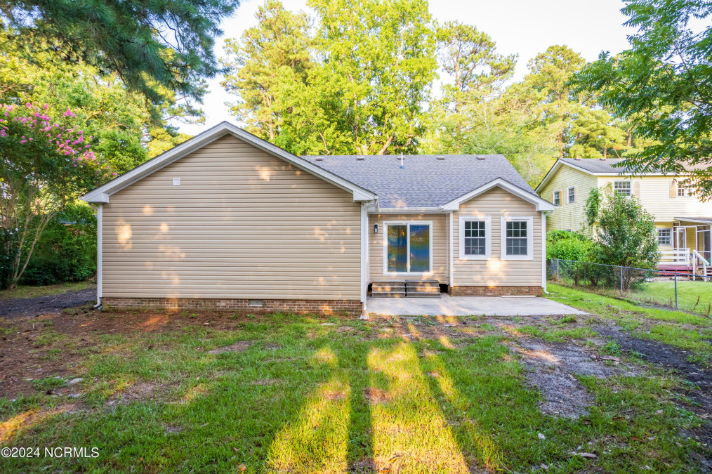 1607 Midgett Dr Elizabeth City, NC 27909