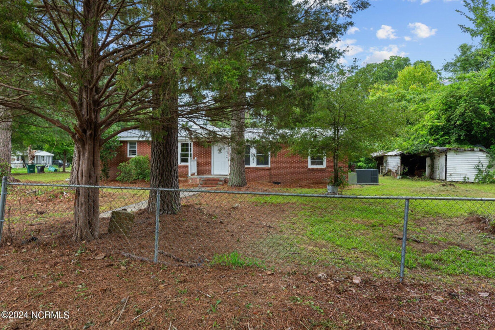 501 Park St Robersonville, NC 27871