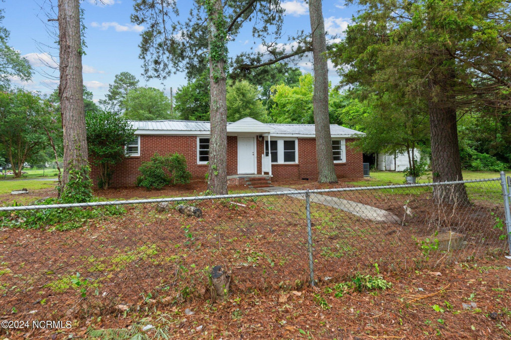 501 Park St Robersonville, NC 27871