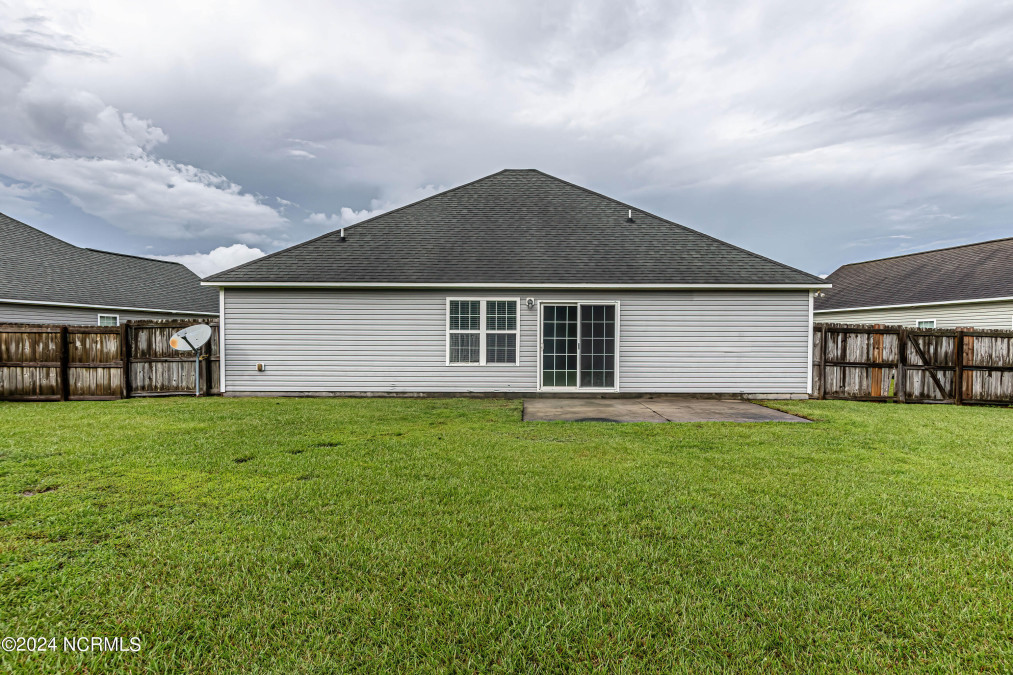 309 Hughes Ln Jacksonville, NC 28546