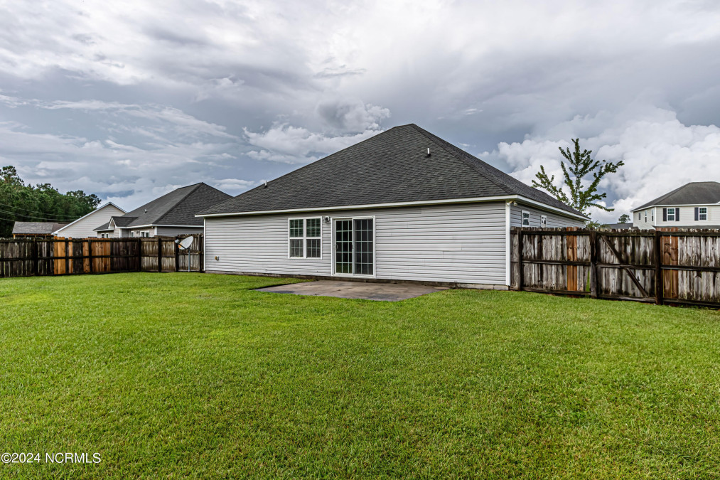 309 Hughes Ln Jacksonville, NC 28546