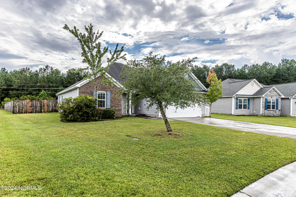 309 Hughes Ln Jacksonville, NC 28546