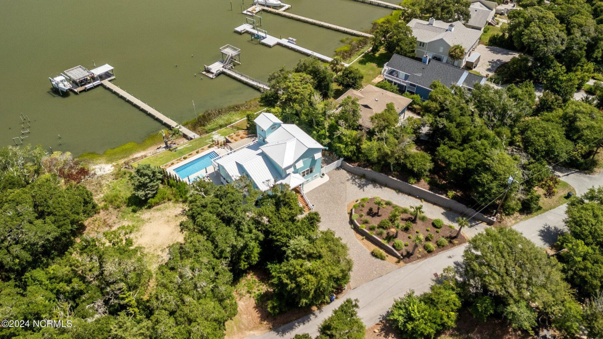 5714 Landing Ct Emerald Isle, NC 28594