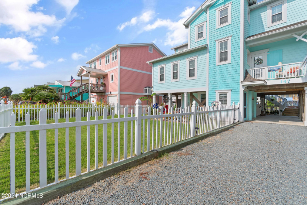 147 Marlin Dr Holden Beach, NC 28462