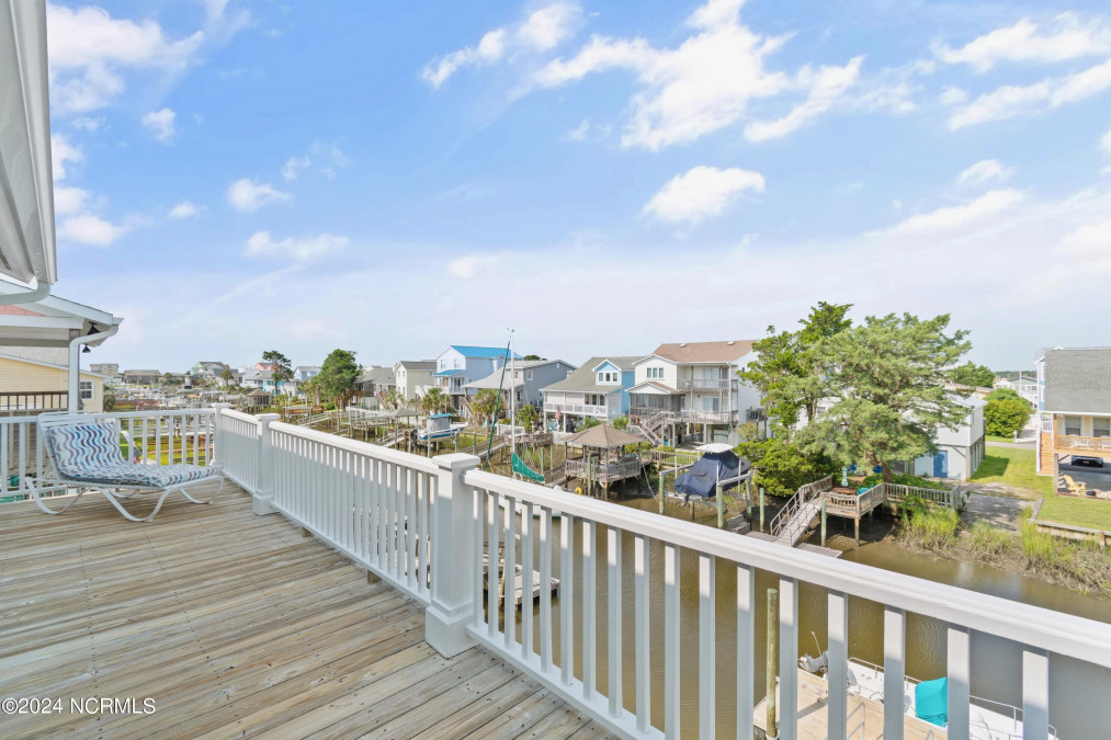 147 Marlin Dr Holden Beach, NC 28462