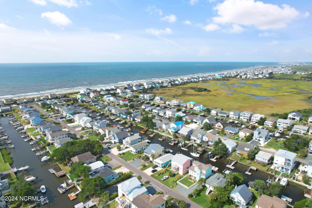 147 Marlin Dr Holden Beach, NC 28462