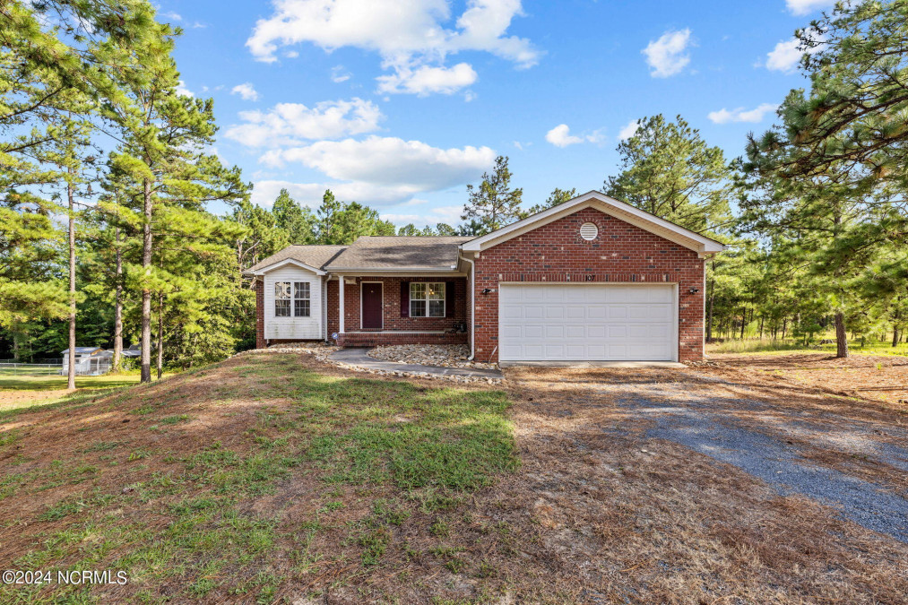 107 Lewis Ln Pinebluff, NC 28373