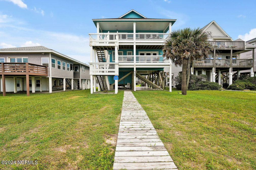 4304 Beach Dr Oak Island, NC 28465