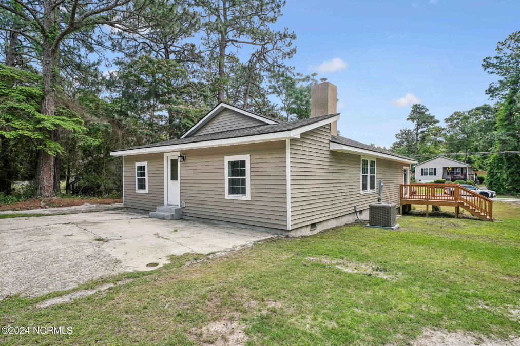 535 Carlisle St Southern Pines, NC 28387