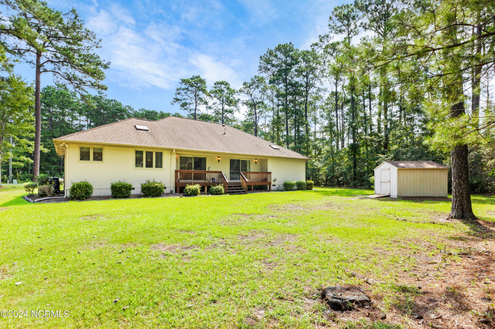 44 Pinewood Dr Carolina Shores, NC 28467