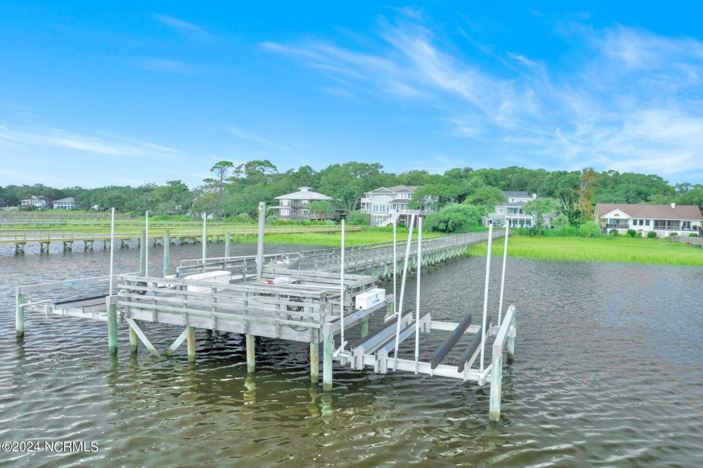 528 Twisted Oak Ln Sunset Beach, NC 28468