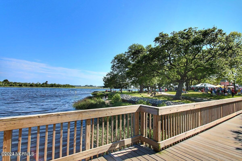 528 Twisted Oak Ln Sunset Beach, NC 28468