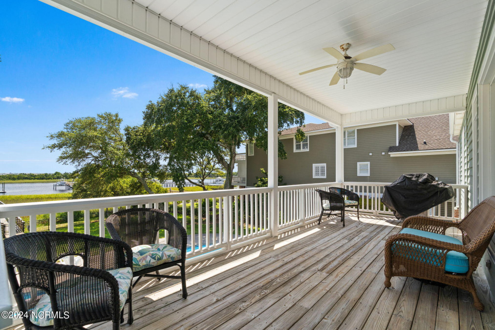 528 Twisted Oak Ln Sunset Beach, NC 28468