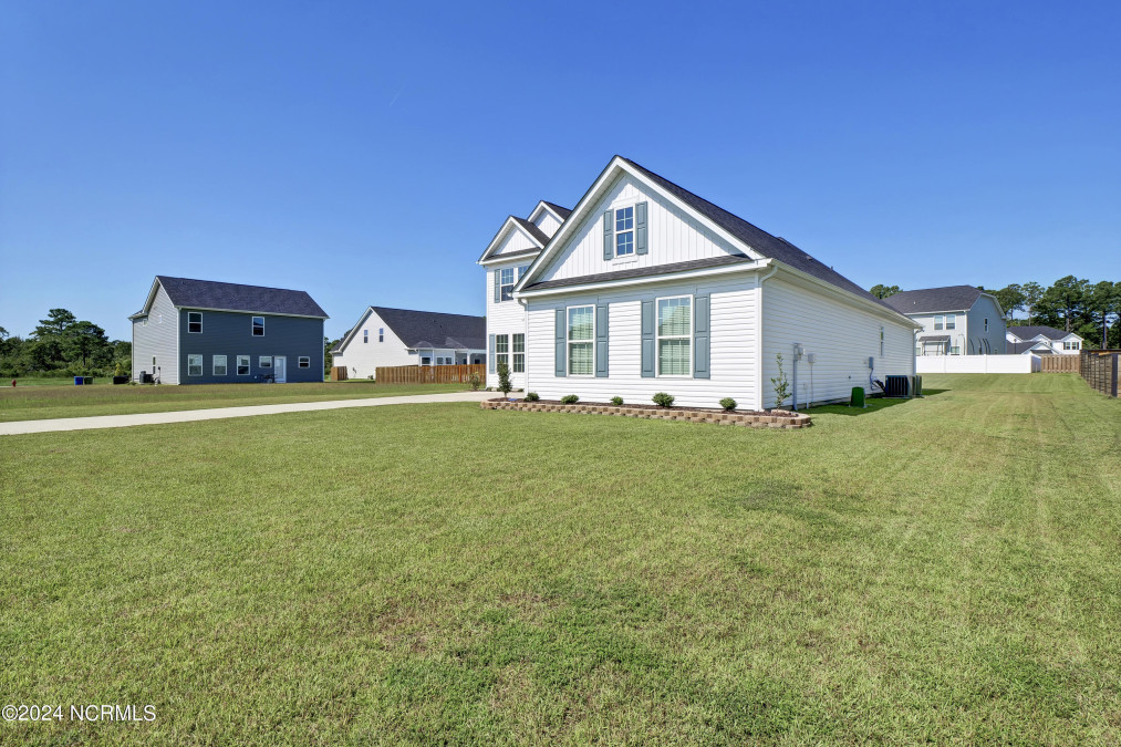 408 Gooseneck Ln Sneads Ferry, NC 28460