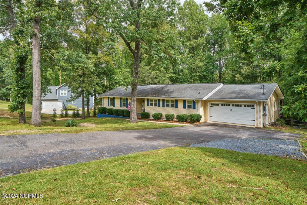 202 Tartan Trl Southern Pines, NC 28387