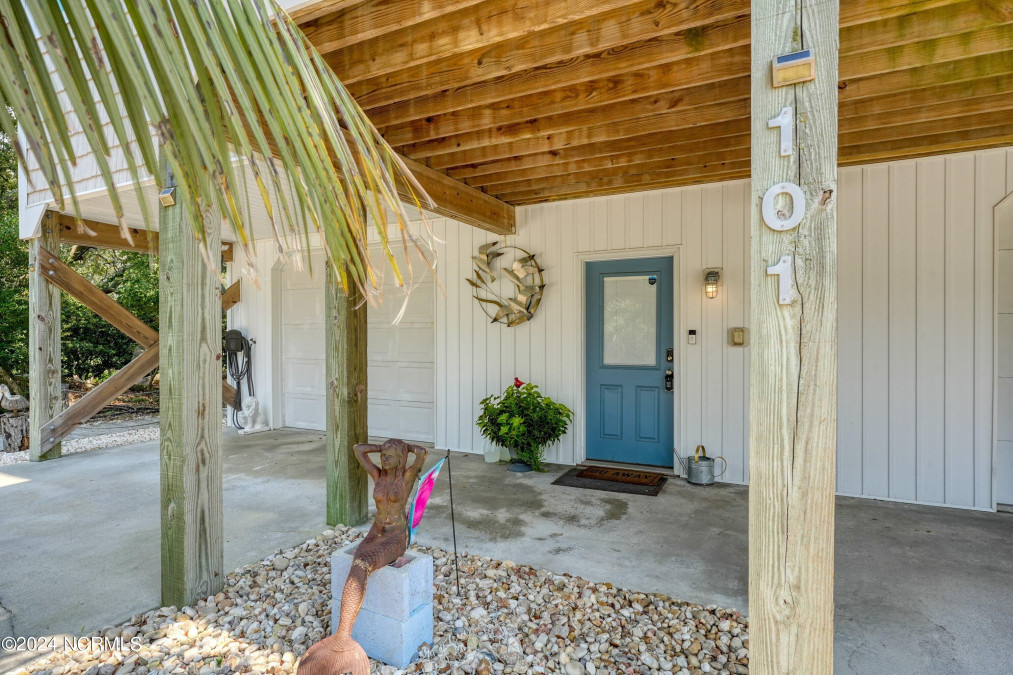 101 72nd St Oak Island, NC 28465