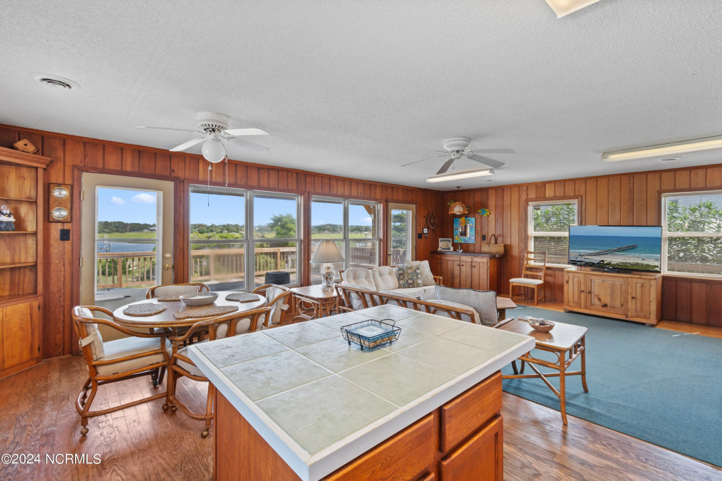 5112 Beach Dr Oak Island, NC 28465