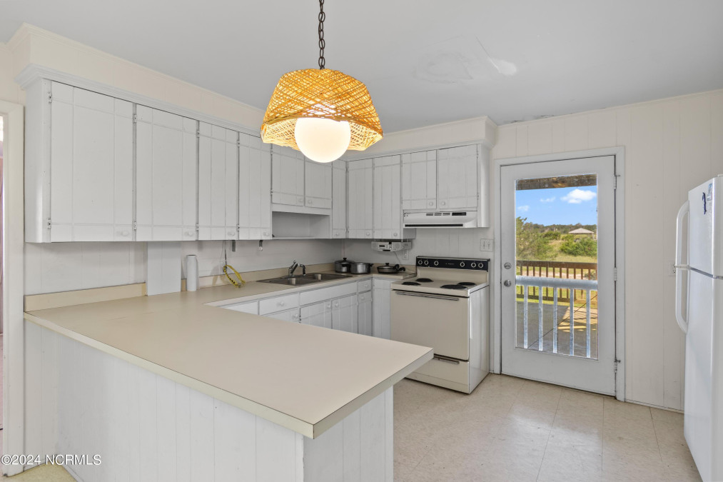 5112 Beach Dr Oak Island, NC 28465