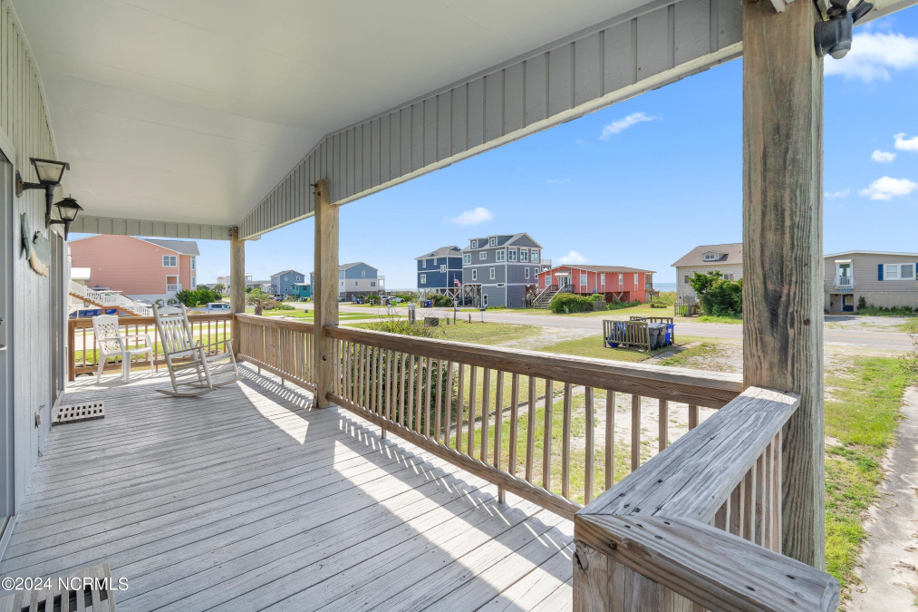 5112 Beach Dr Oak Island, NC 28465