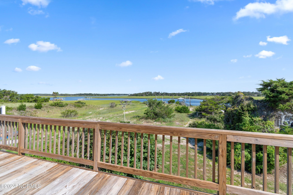 5112 Beach Dr Oak Island, NC 28465