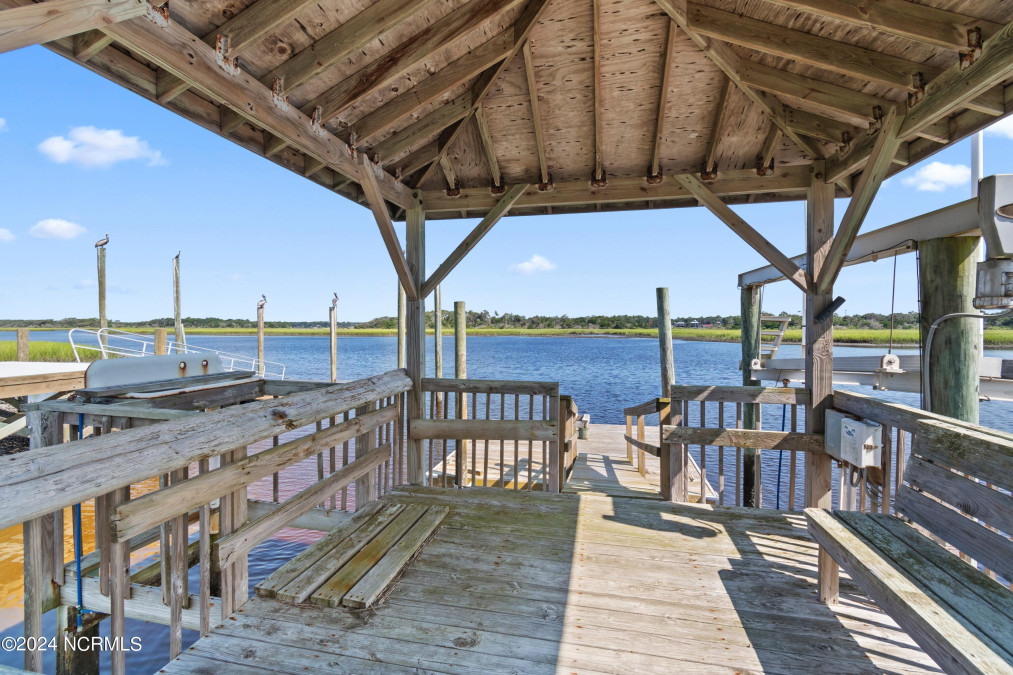 5112 Beach Dr Oak Island, NC 28465