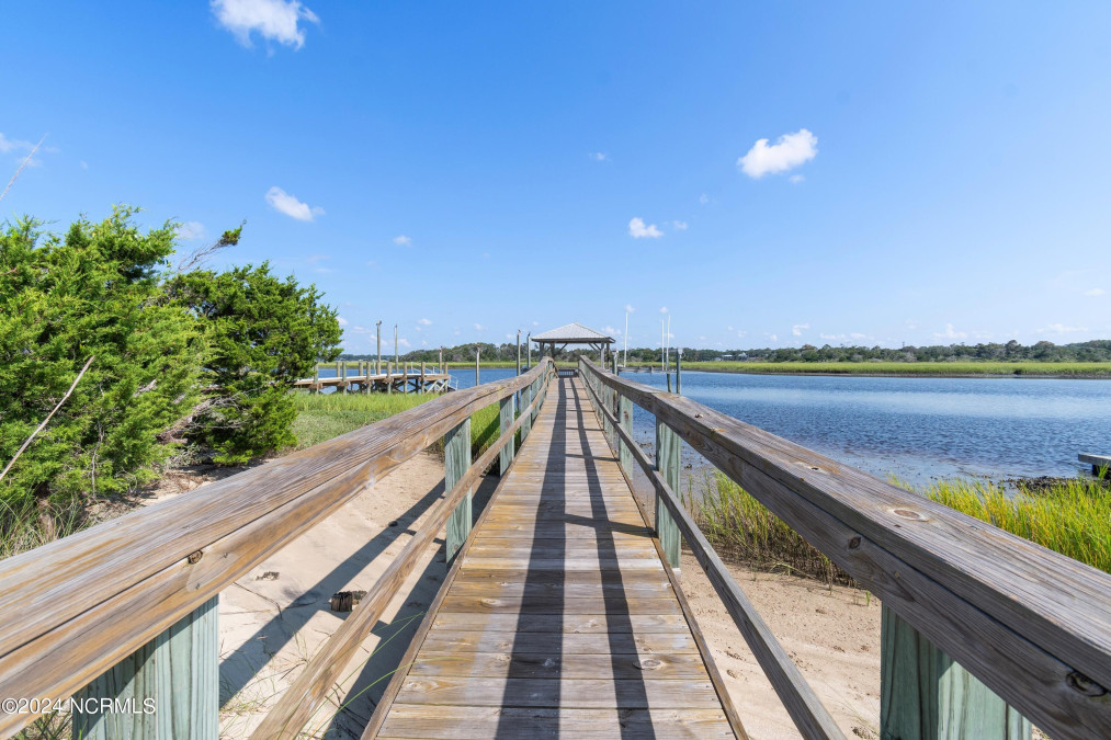 5112 Beach Dr Oak Island, NC 28465