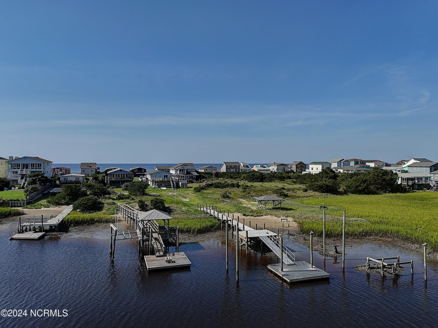 5112 Beach Dr Oak Island, NC 28465