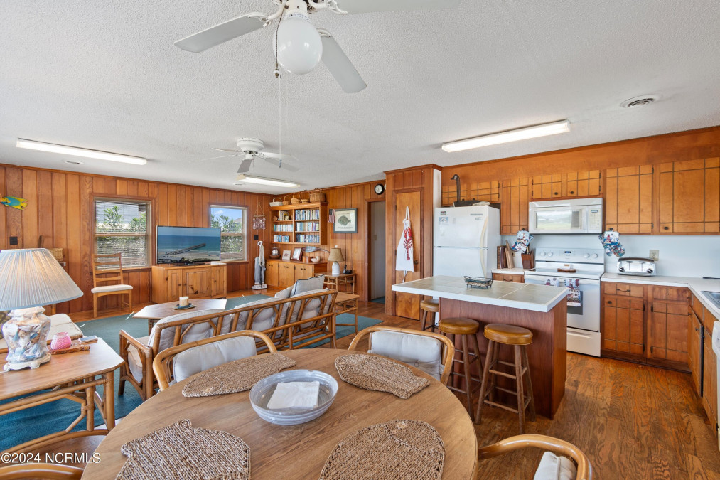 5112 Beach Dr Oak Island, NC 28465