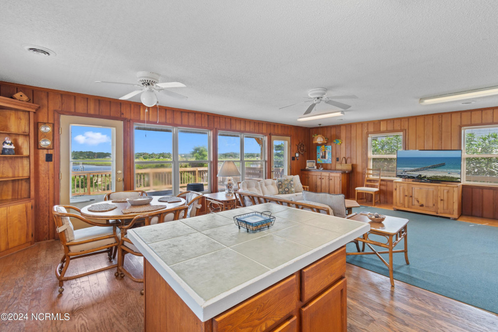 5112 Beach Dr Oak Island, NC 28465