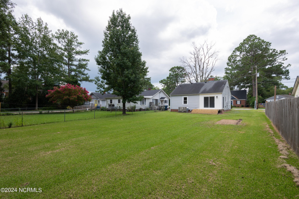 406 10th St Washington, NC 27889