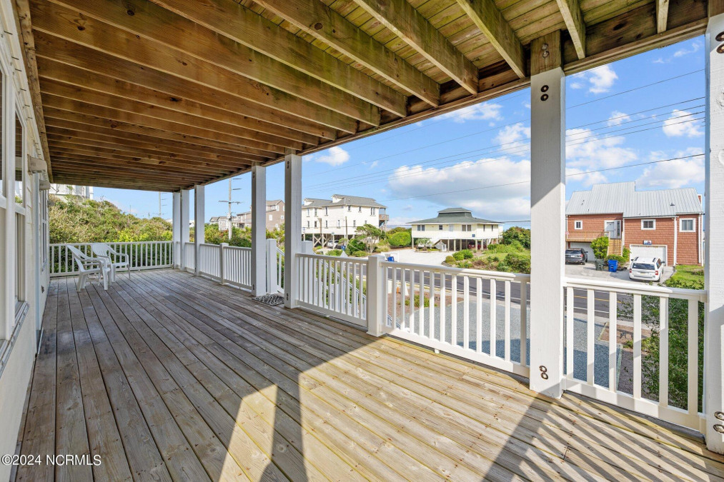 1825 Shore Dr Surf City, NC 28445