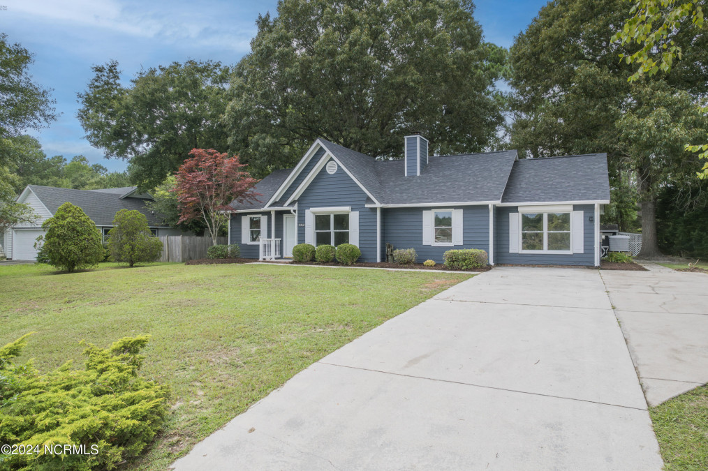 552 Swansboro Loop Rd Swansboro, NC 28584