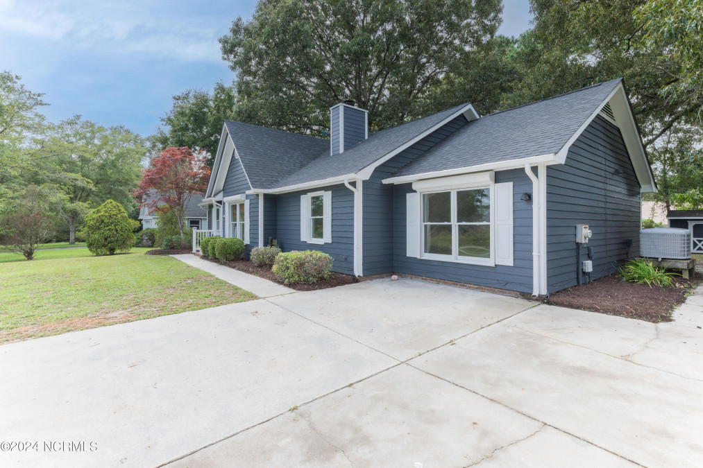 552 Swansboro Loop Rd Swansboro, NC 28584